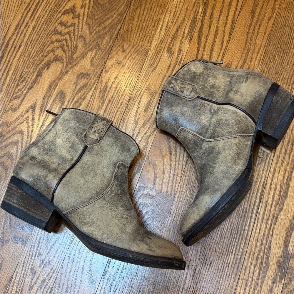 Very Volatile Lookout Fringe Western Booties - Picture 4 of 11